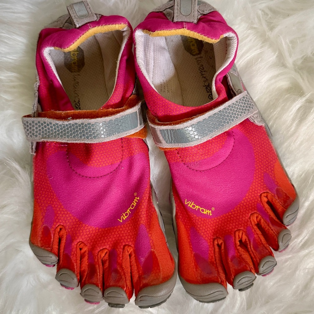 Vibram FiveFingers Fuchsia and Red Toe Shoes 6